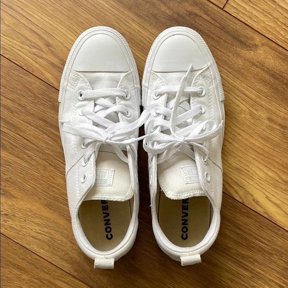 Converse All Star Women’s All White Low-Top Sneakers Size 9